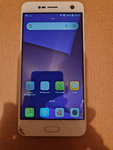 ZTE BLADE V8, 3GB Ram, 32 GB HDD, excellent Battery, 2 cracks on screen, doesn't affect operation