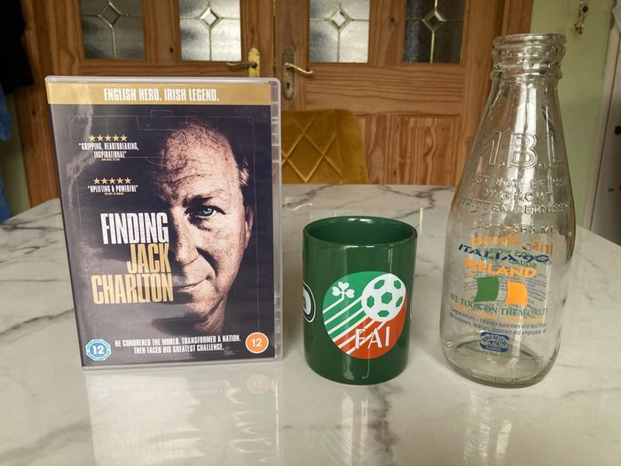 Finding Charlton & 90s Ireland Memrobillia