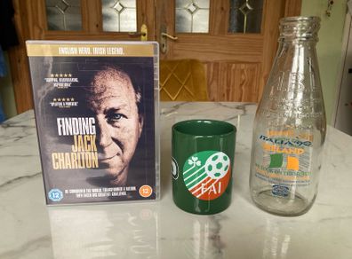 Finding Charlton & 90s Ireland Memrobillia