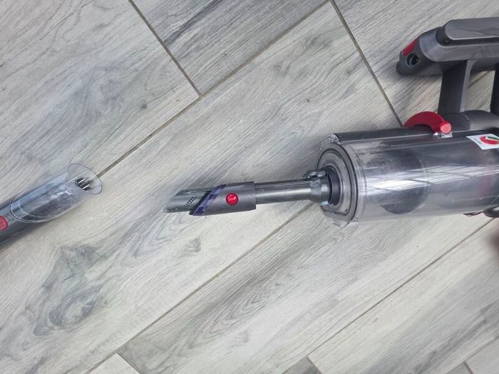 Dyson v15