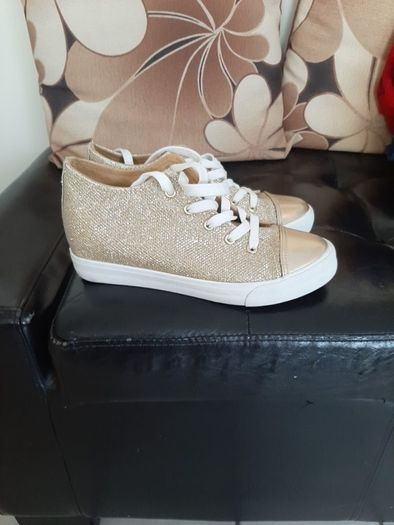 womens sneakers