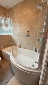 P shaped bathtub and shower screen