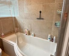 P shaped bathtub and shower screen
