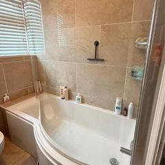 P shaped bathtub and shower screen