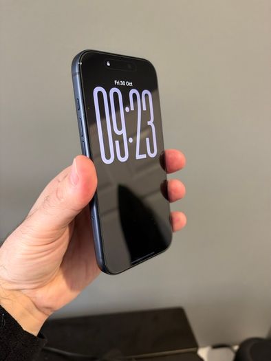 iPhone 17 Pro 256GB Blue Unlocked + Apple case