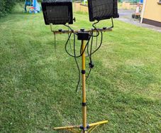 heavy-duty twin halogen work light on a telescoping tripod stand