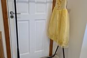 Metal clothes hanging rail