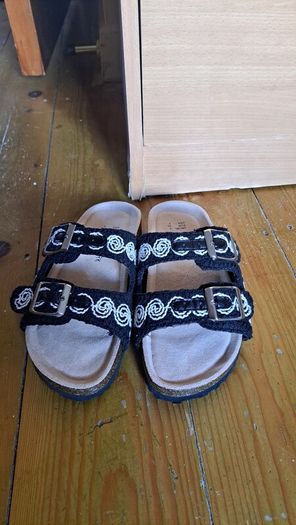 Primark Sandals.( New) ..size 3