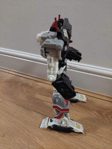 Transformer Metroplex cybertron
