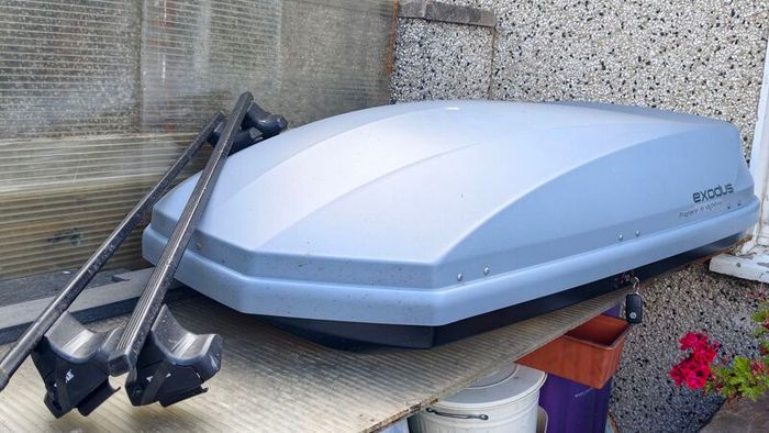 Car roof box 470L and roof bars (rental)