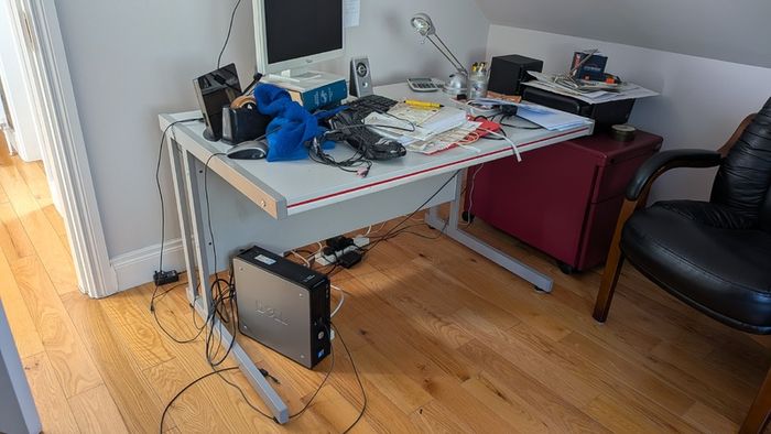 Computer desk