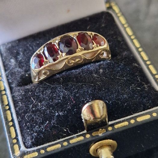 9ct gold ruby ring