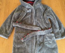 M&S boys bath robe size 5 to 6 brand new