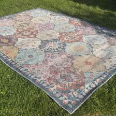 Large Rug - excellent condition (little use)