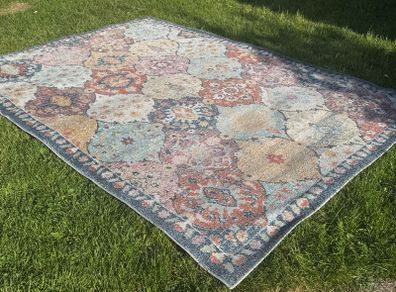 Large Rug - excellent condition (little use)