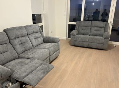 Brand new Montana 3+2 recliner with cup holder