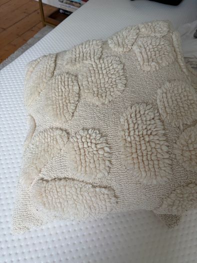 2 Cushions