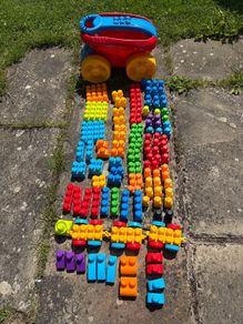 Mega Bloks 100 pieces and scooping wagon