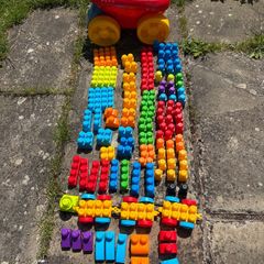 Mega Bloks 100 pieces and scooping wagon