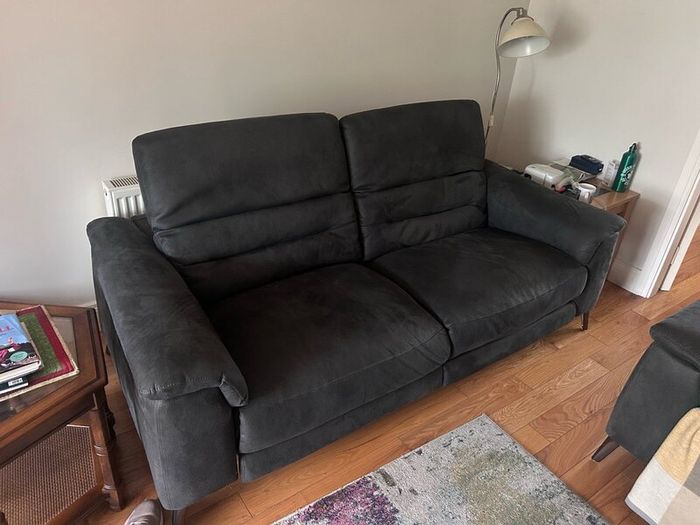 Recliner Sofa - Excellent condition