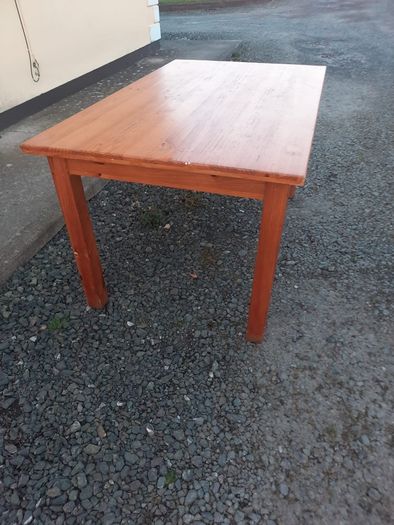 kitchen table and chairs