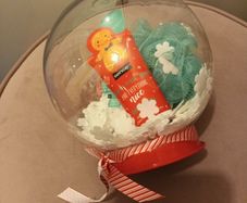 Christmas Beauty snow globe