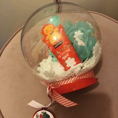 Christmas Beauty snow globe
