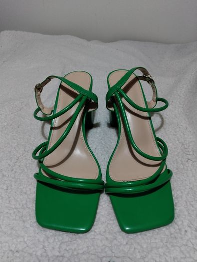 Beautiful Green Shoes New