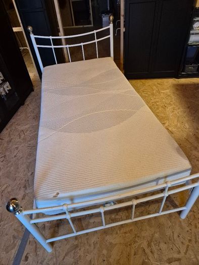 Single Metal Frame Bed including Memory Foam Mattress