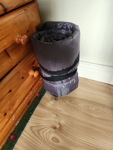 Self inflating roll mat