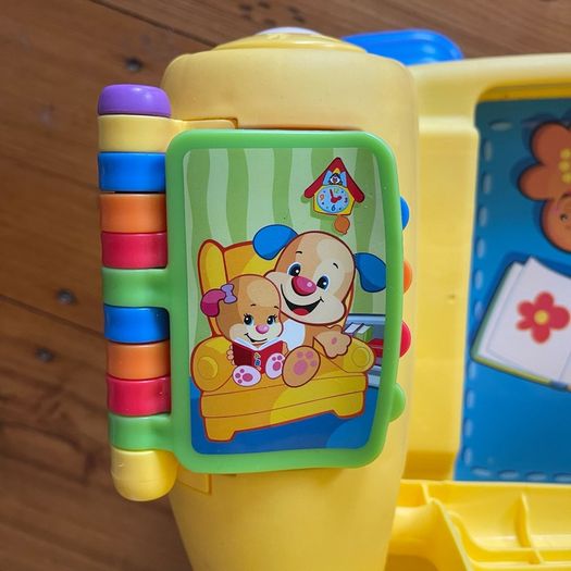 Fisher Price Laugh & Learn Smart Stages Chair in Yellow