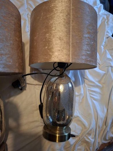 2 table lamps