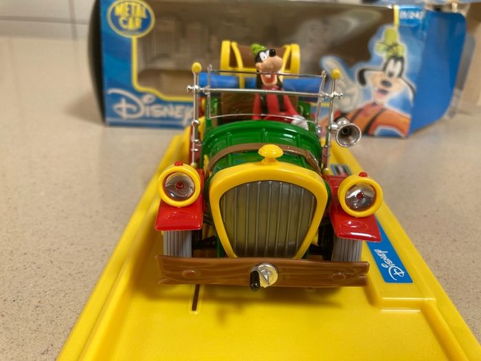 Disney Goofy scale 1/24 Burago