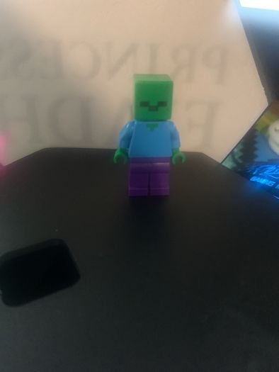 lego Minecraft zombie