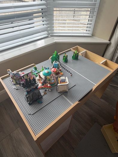 Lego Table with 8kg of lego