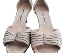 manolo Blahnik 39.5 beautiful butter soft beige suede shoes