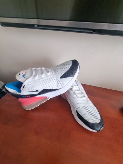 Nike 270s runners