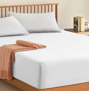Egyptian Cotton 300TC Hotel Quality 30 cm Fitted Bedsheets White