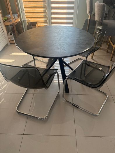 Table and 4 Tobias chairs