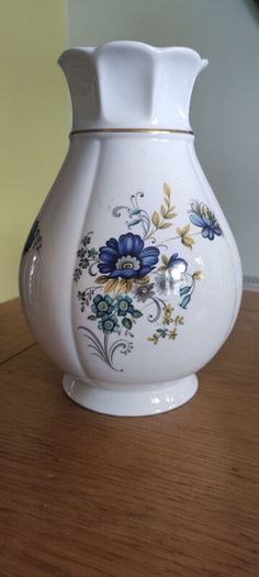 Royal Tara Blue Cornflower Floral Vase Galway Ireland 20 cm Tall Fine Bone China