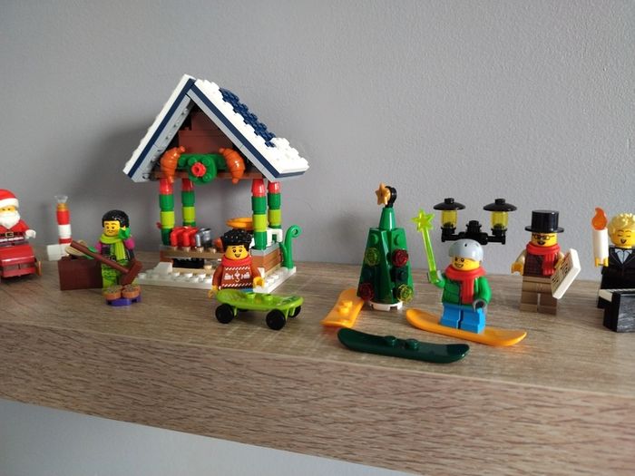 LEGO Winter Village Accessories and Mini Figures Bundle 1