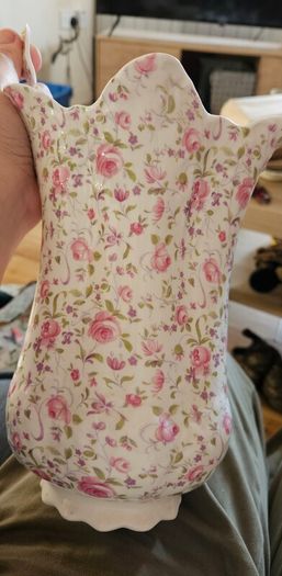 St.George China vase needs small repair