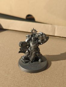 warhammer 40k ultramarines space marine marneus calgar