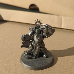 warhammer 40k ultramarines space marine marneus calgar