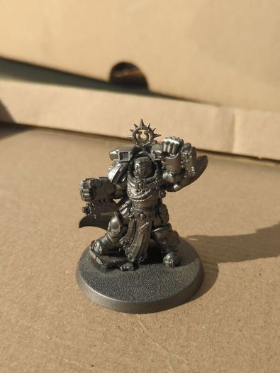 warhammer 40k ultramarines space marine marneus calgar