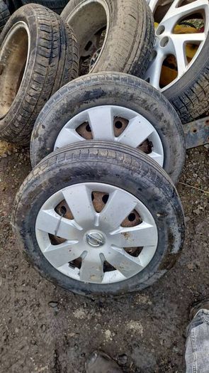 2 rims and hubs 4 stud