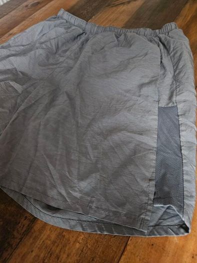 nike shorts size L