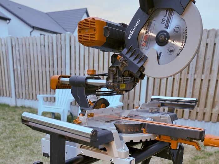 Evolution R255SMS-DB 255mm Double Bevel Sliding Mitre Saw + Evolution Stand