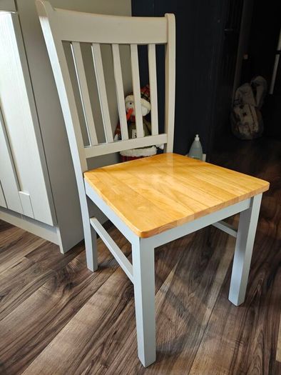 kitchen table (extendable)and 4 chairs