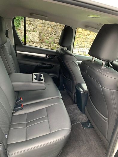 Toyota Hilux SR5 2.4L Full Leather, Canopy, Low KM